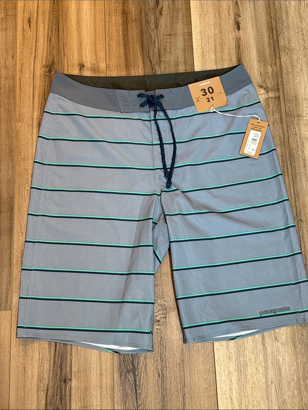 Patagonia Light Blue green Striped Men’s Board Shorts size 30 waist NEW